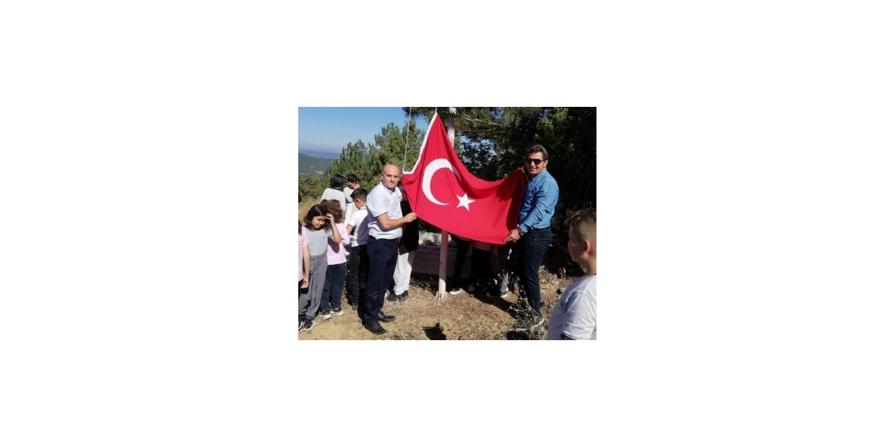 Tavşanlı İsabet Okulu öğrencileri şehitlikte