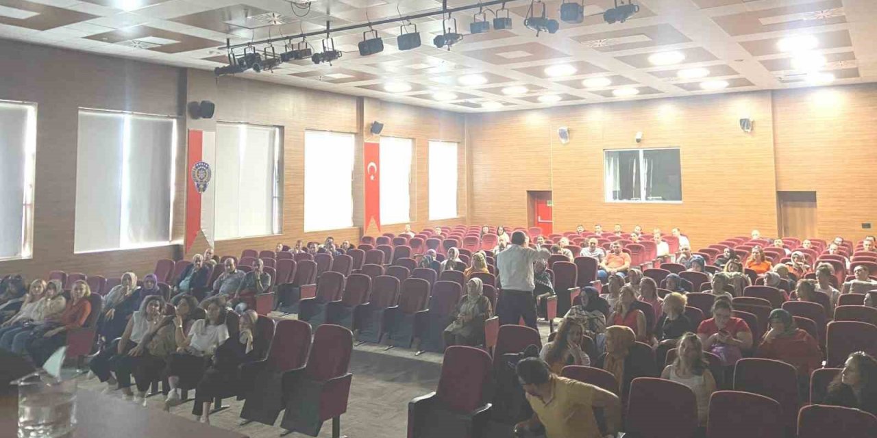 Kütahya’da polis özel güvenlik görevlilerine uyuşturucu semineri verdi