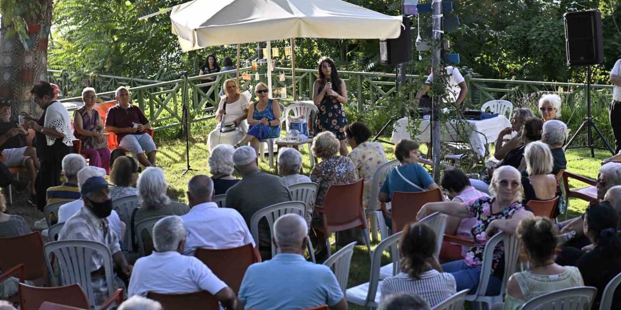 Yaşlı Evinde nefes egzersizi yaptılar