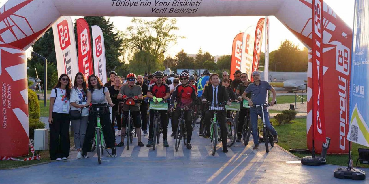 Hareket için pedalladırlar