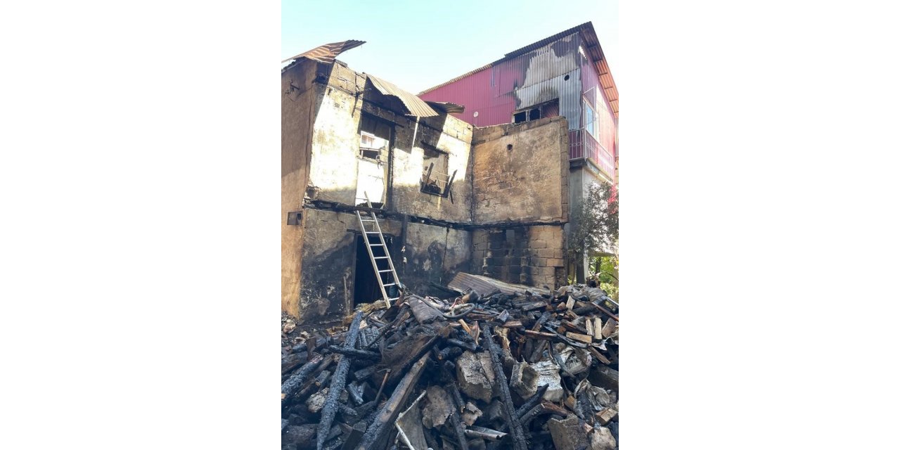 Mersin’de bir evde çıkan yangın 6 eve daha sıçradı