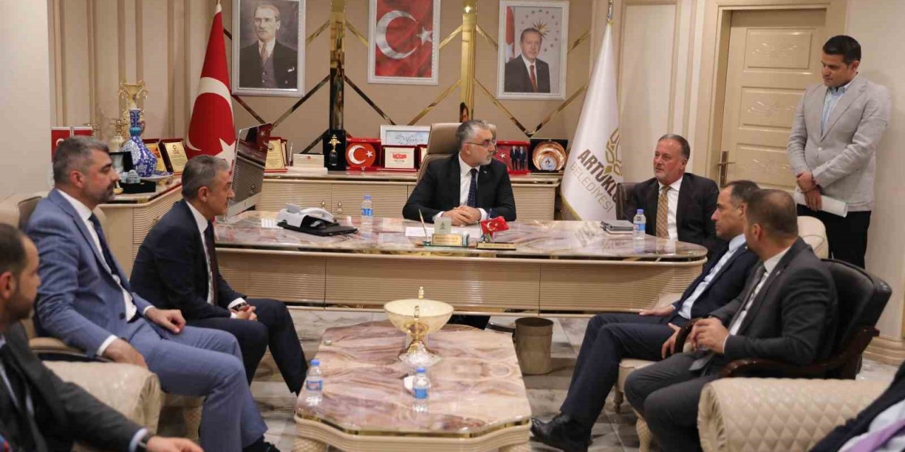 Bakan Işıkhan, Artuklu Belediyesini ziyaret etti
