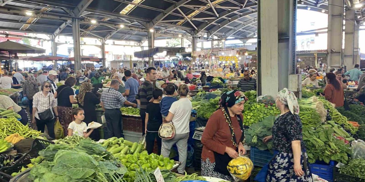 Pazarın en dikkat çeken ürünü biber ve fasulye oldu