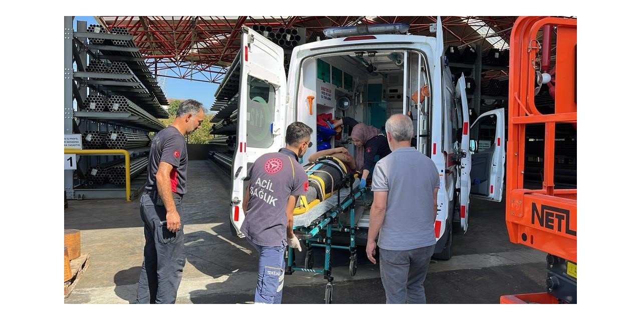 Fabrikanın çatısından düşen işçi yaralandı