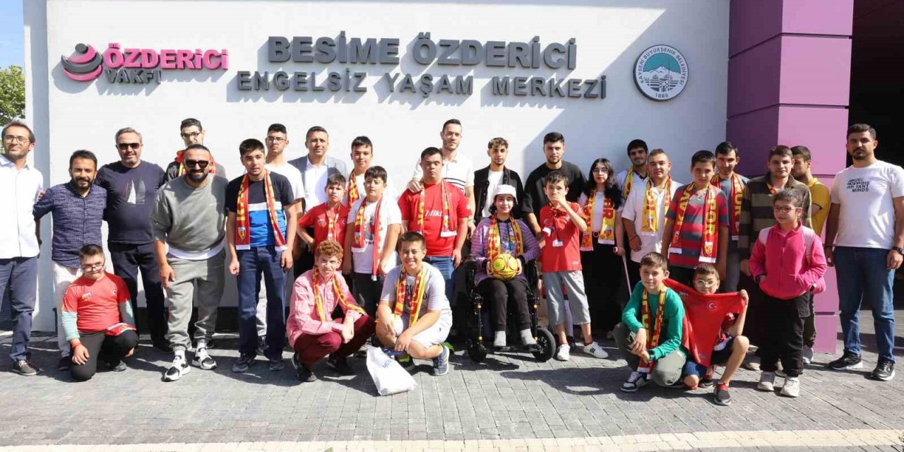 Özel Çocuklar Kayserisporlu Futbolcularla Buluştu
