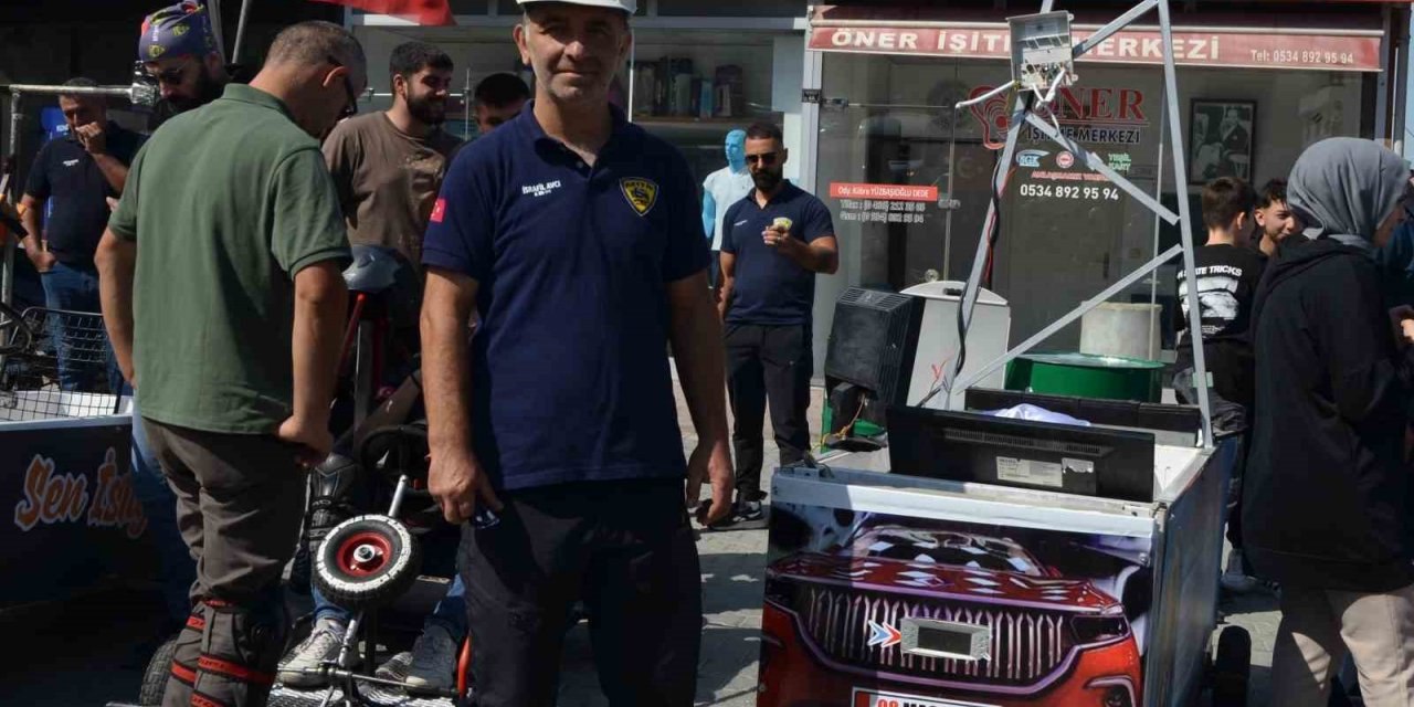 Artvin’de hurda ve atıl malzemelerden tasarlanmış motorsuz özel araçlar yarıştı