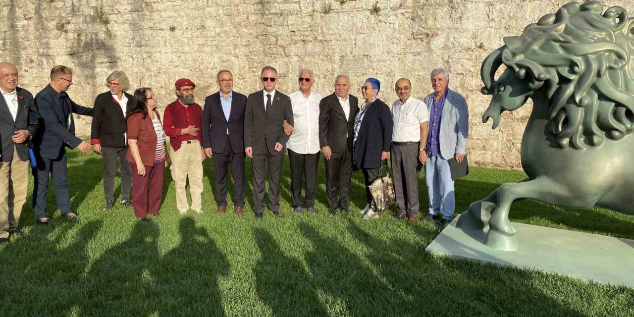 “At’Nağme” sergisi Fatih Belediyesi’nin iki gözde mekanında sergilenmeye başlandı