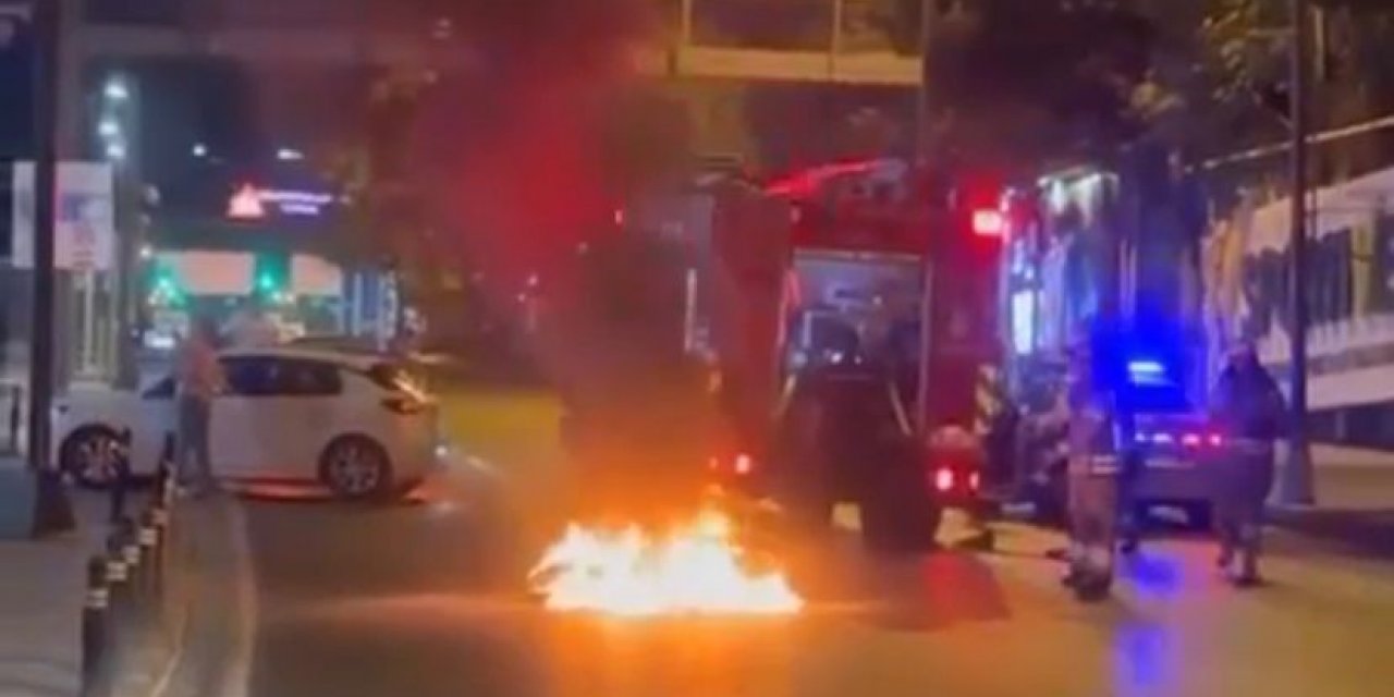 Beşiktaş’ta seyir halindeki motosiklet alev alev yandı