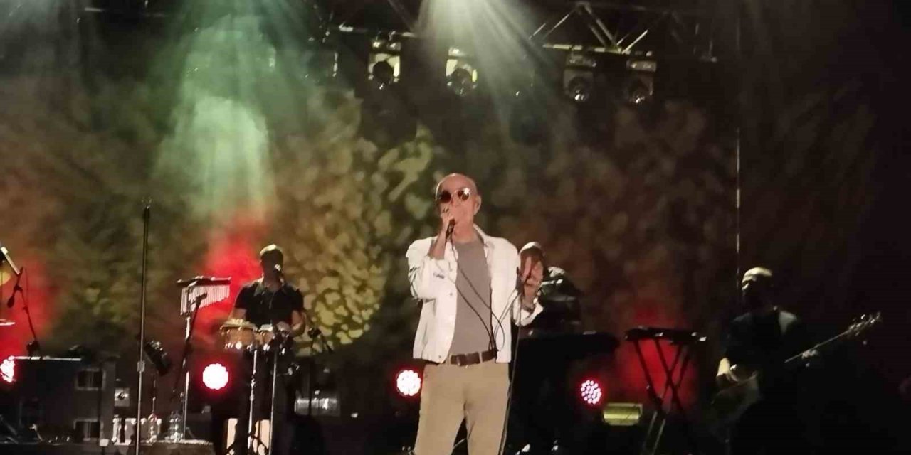 Üsküdar’da kültür sanat sezonu Mazhar Alanson konseriyle başladı