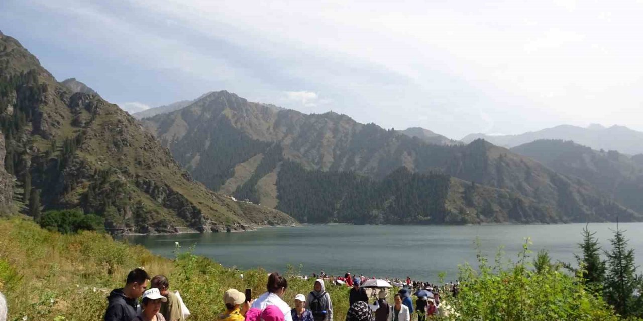 Tanrı Dağları doğal güzelliğiyle hayran bırakıyor