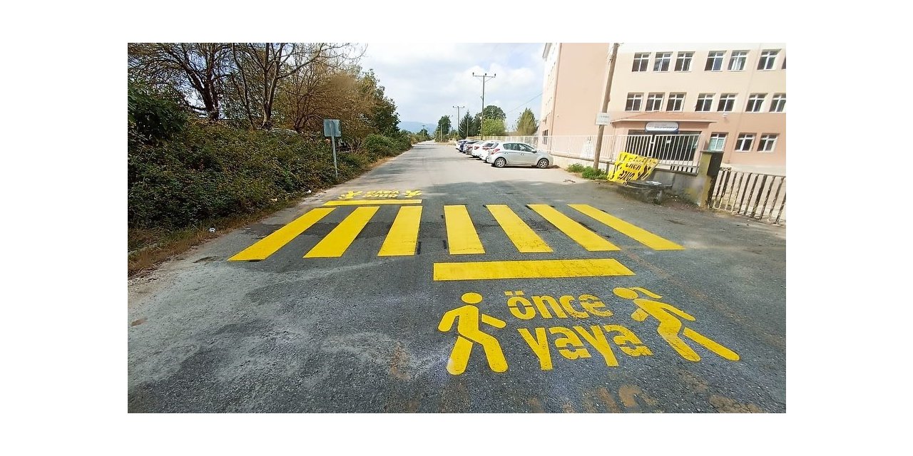 Köy yollarında çizgi çalışmaları sürüyor