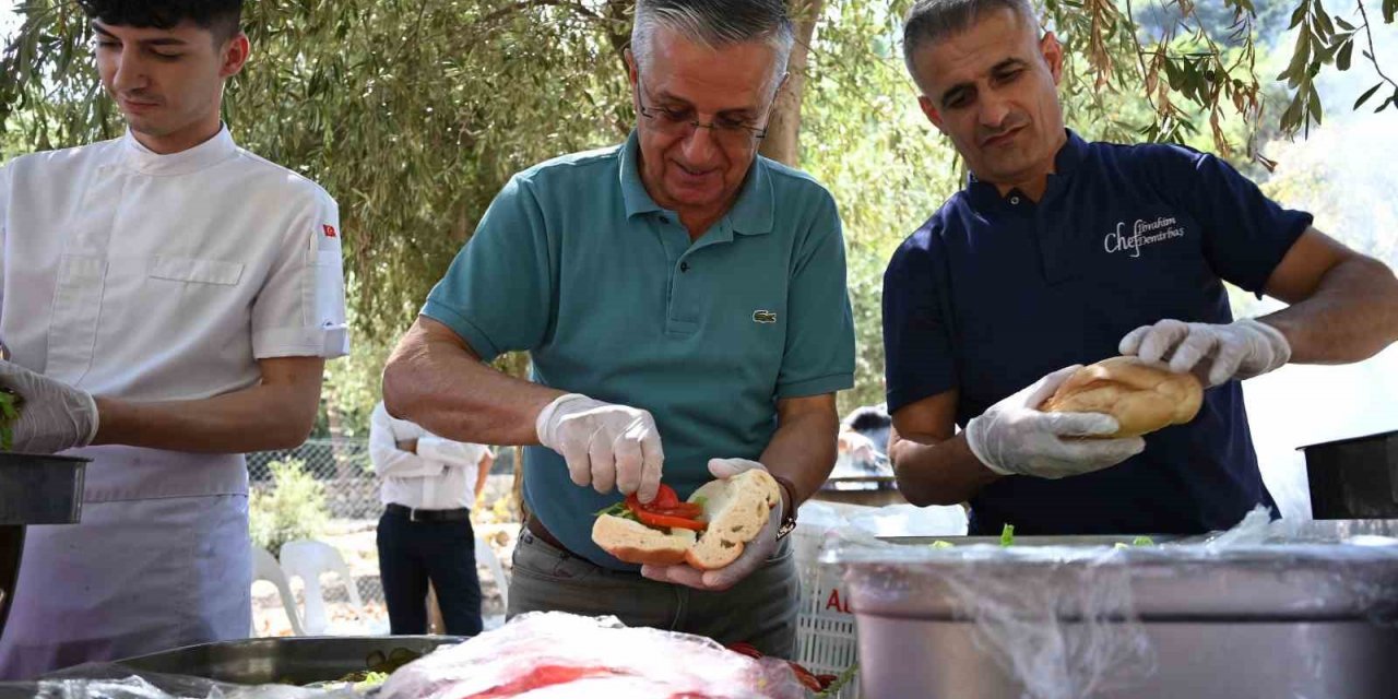 Başkan Topaloğlu’ndan öğrencilere mangal partisi