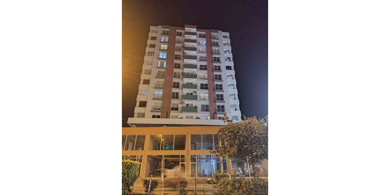 Hırsızlar yangın merdivenini kullanıp daireye girdi, altın ve kadın kıyafeti çaldı