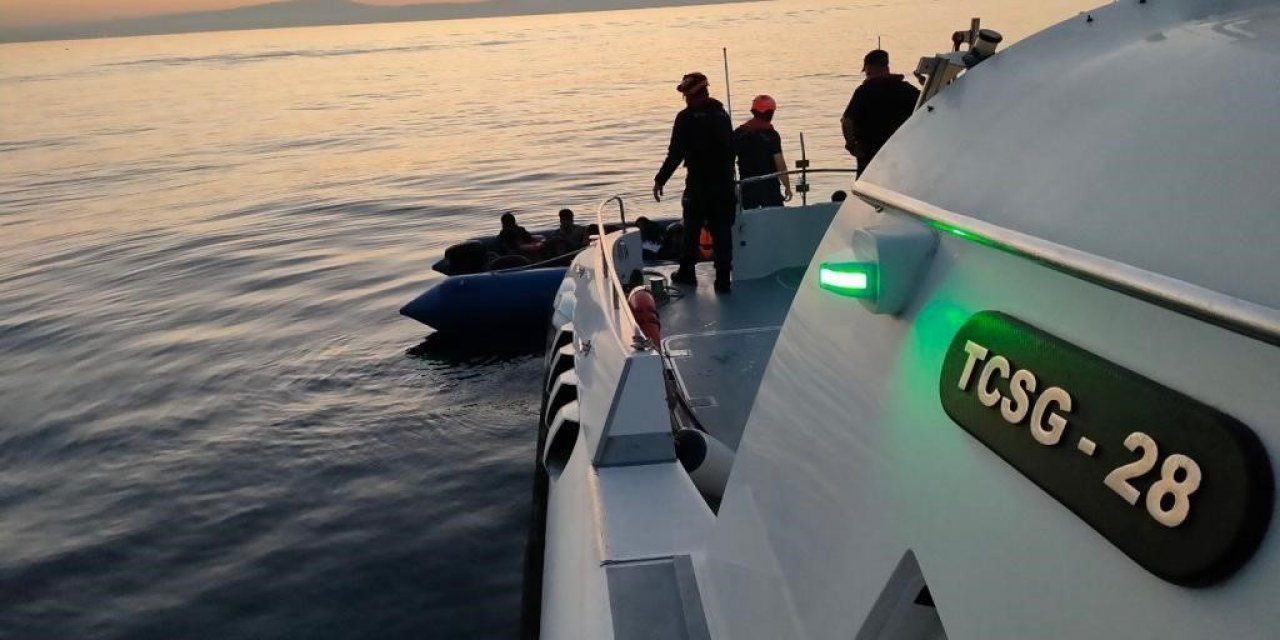 Ayvalık açıklarında 56 düzensiz göçmen yakalandı