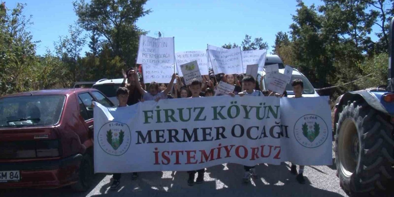 Köy sakinleri mermer ocağı için eylem yaptı