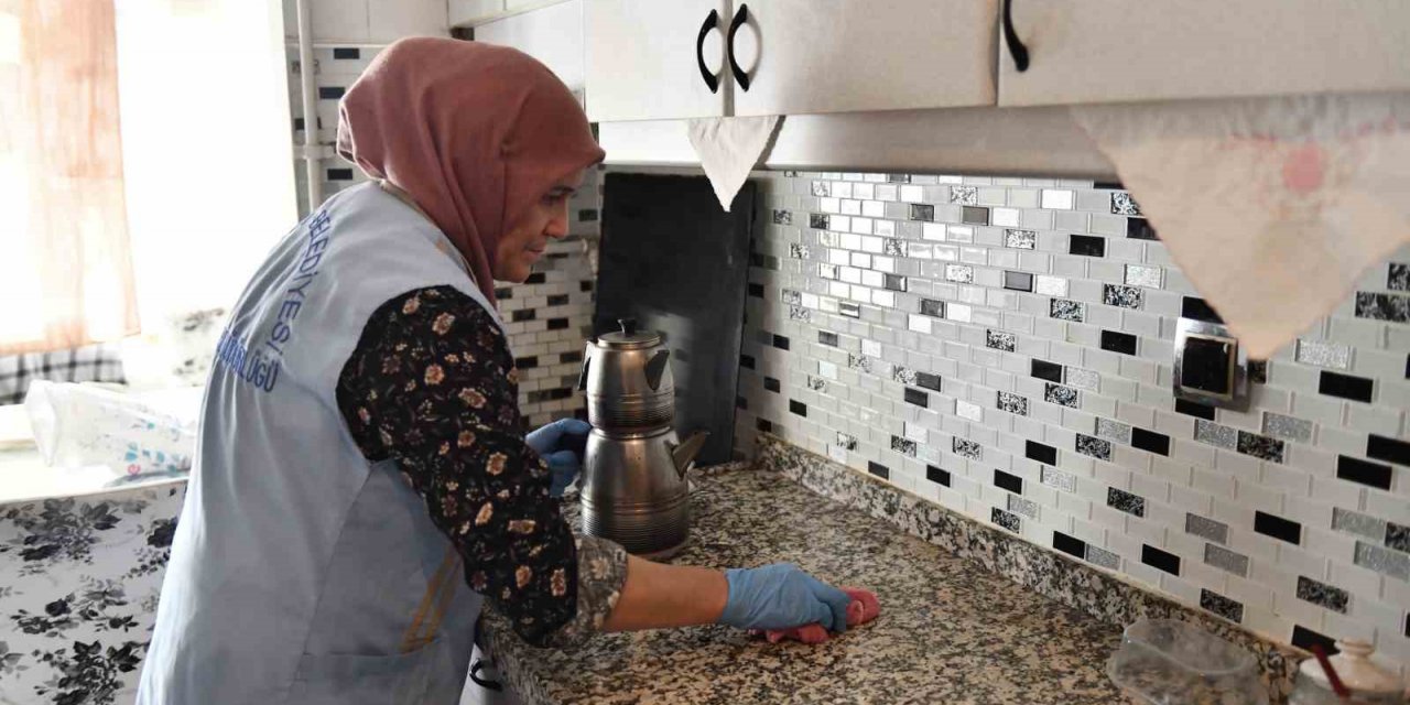 Evde temizlik hizmeti devam ediyor