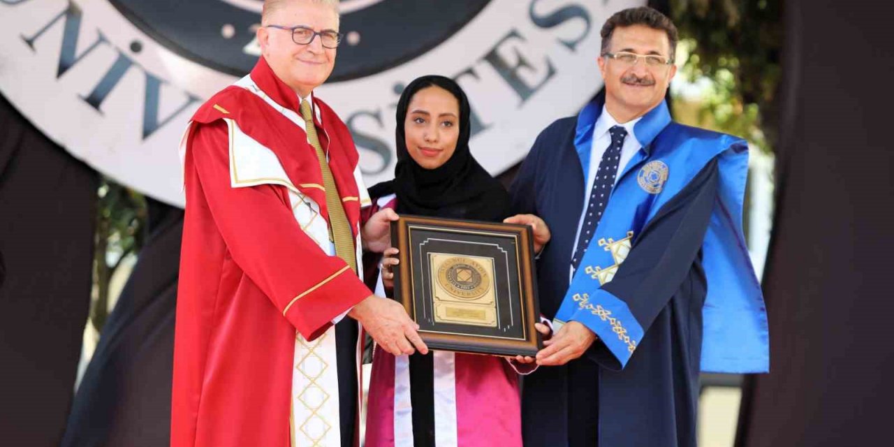 Yemen’deki iç karışıklıktan dolayı okumak için geldiği Türkiye’de dönem birincisi oldu