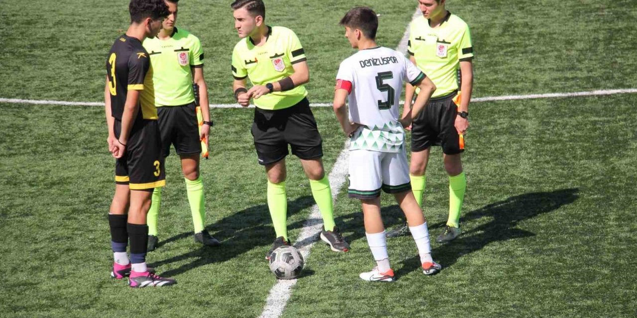 Genç horozlar grup lideri İstanbulspor’u elinden kaçırdı