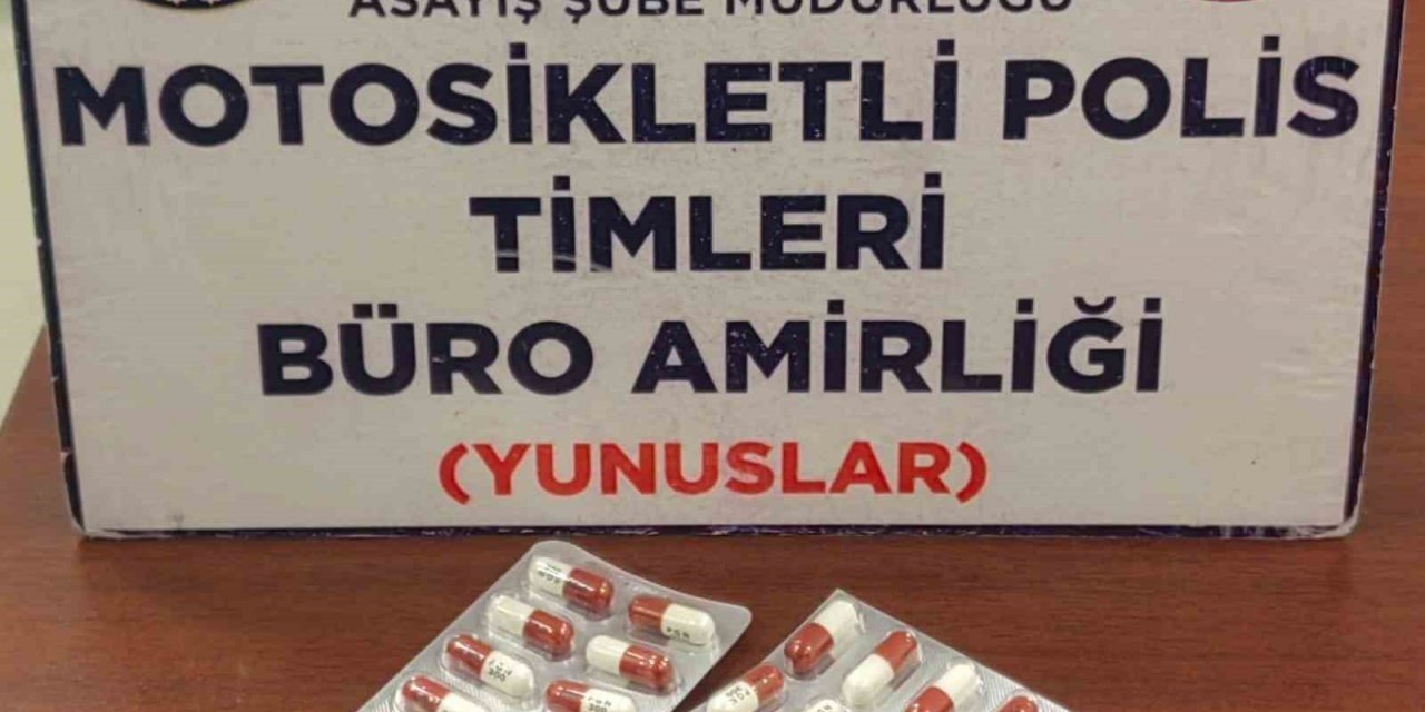 Kütahya’da bir araçta uyuşturucu hap ele geçirildi