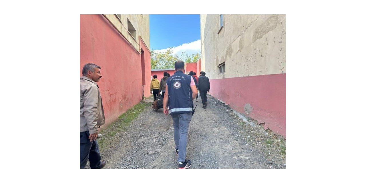 Kars’ta 16 düzensiz göçmen yakalandı