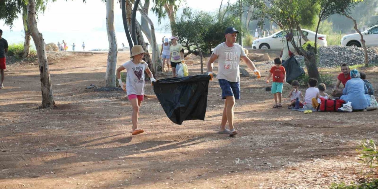 Mezitli’de sahil temizliği yapıldı