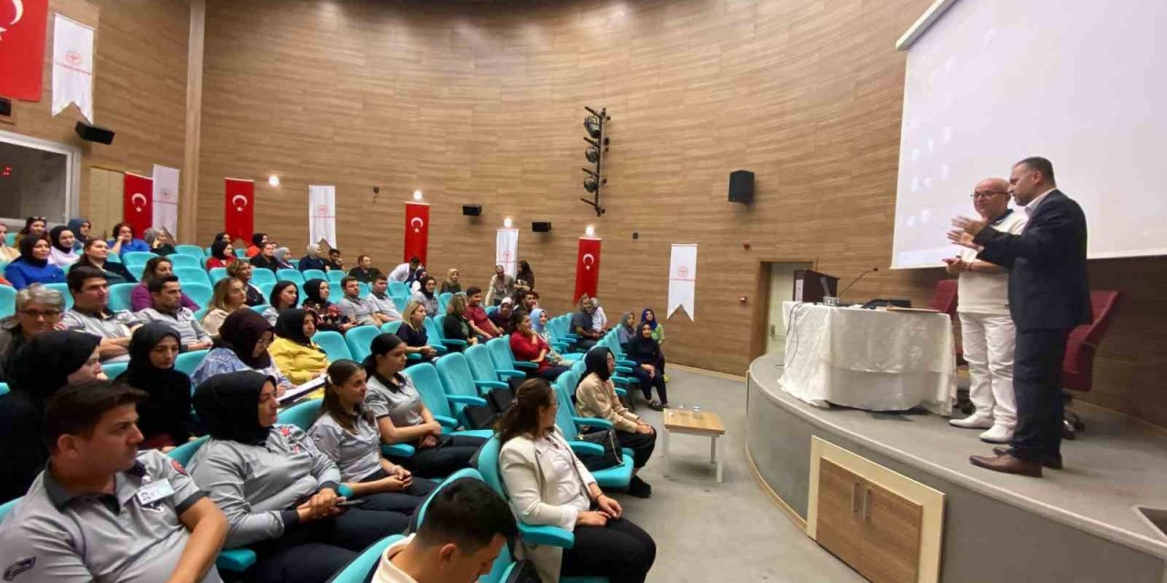Sağlık personeline iletişim eğitimi