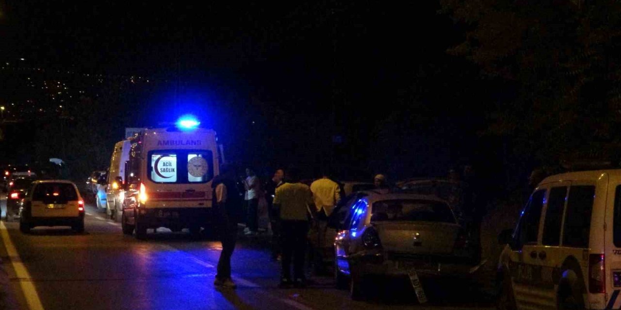 Asker konvoyunda 5 araç birbirine girdi: 3 yaralı