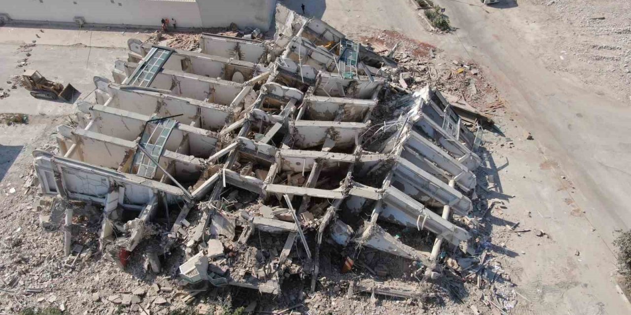 İş makinesi operatörüne mezar olan 8 katlı bina havadan görüntülendi, son paylaşımı ise yürekleri dağladı