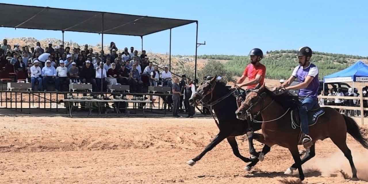 ‘Rahvan At Yarışları’ büyük çekişme ile geçti