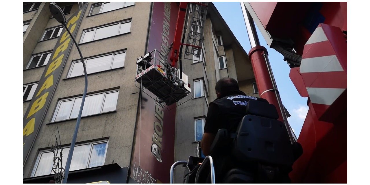 İtfaiyeden tabela operasyonu, faciadan dönüldü