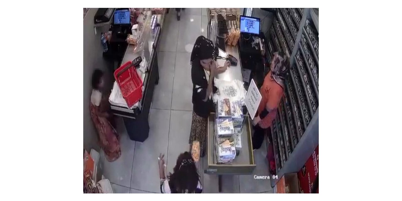 Marketten çanta çalan çocuk hırsız kamerada