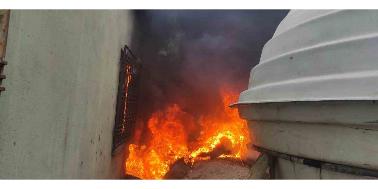 Batman’da lastik deposunda çıkan yangın paniğe yol açtı