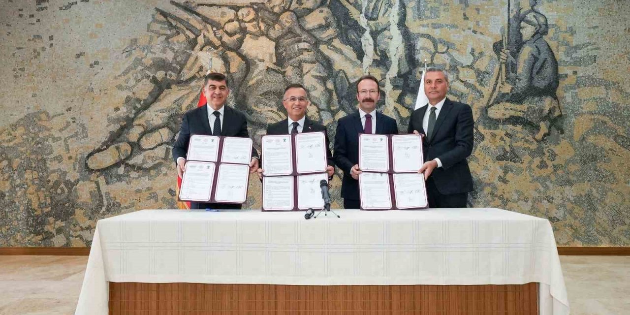 Öğrencilere, nakdi destek sağlayacak protokoller imzalandı