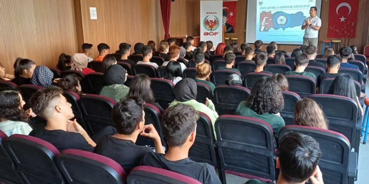 Öğrencilere terör uyarısı konferansı