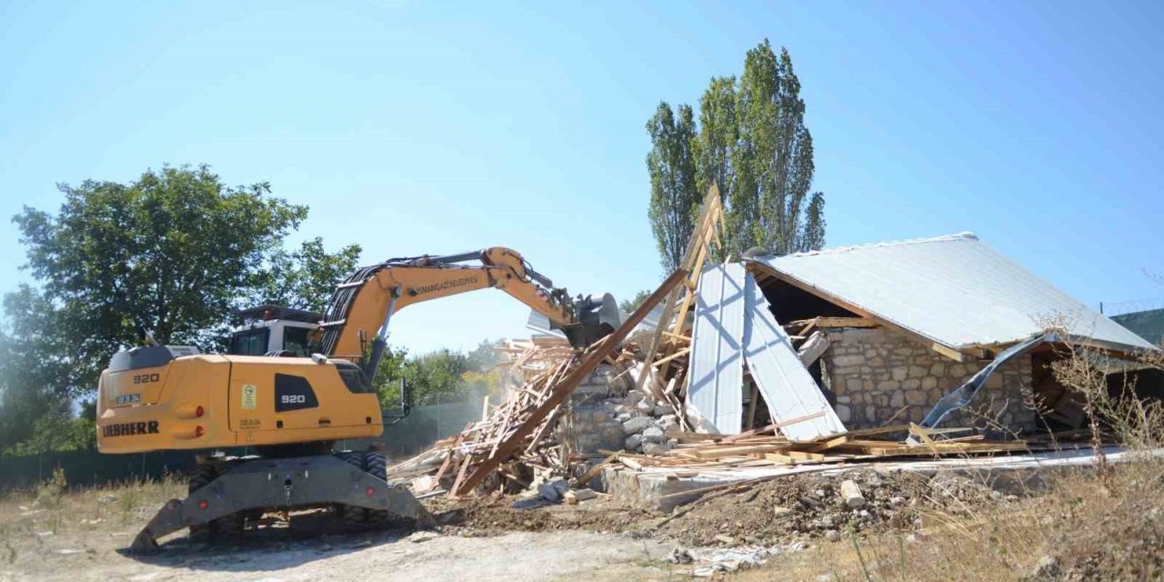Uludağ’da kaçak villa inşaatı yerle bir edildi