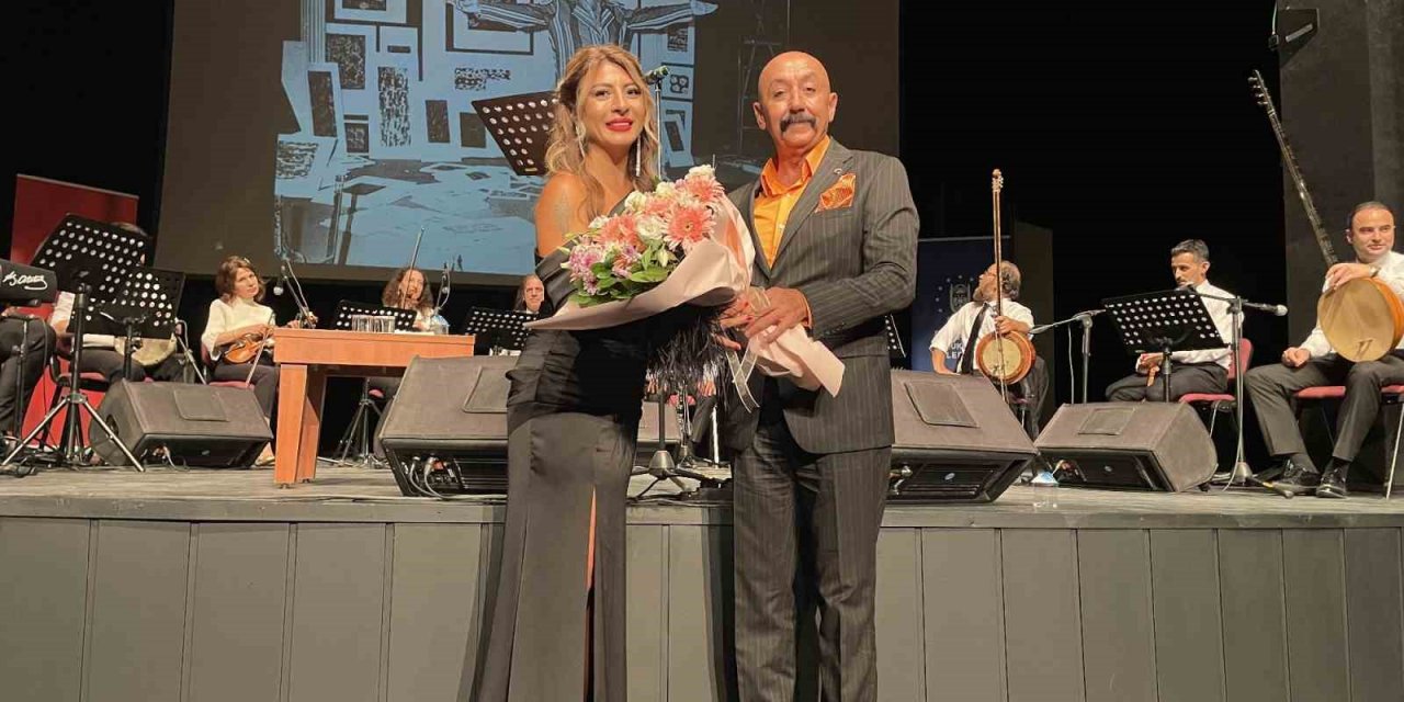 Sanat Güneşi, şarkılarıyla anıldı