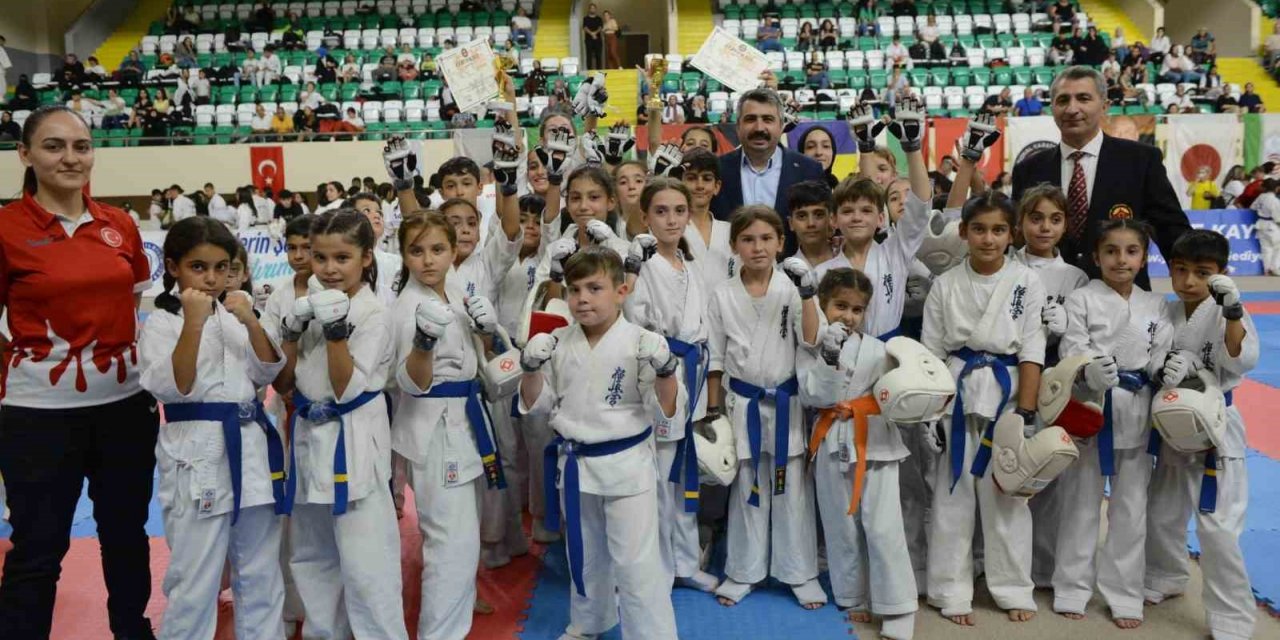 Yıldırımlı karatecilerden 50 madalya