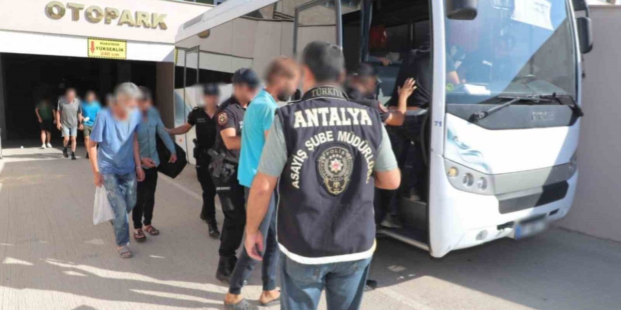 Antalya’da aranan 63 zanlı yakalandı