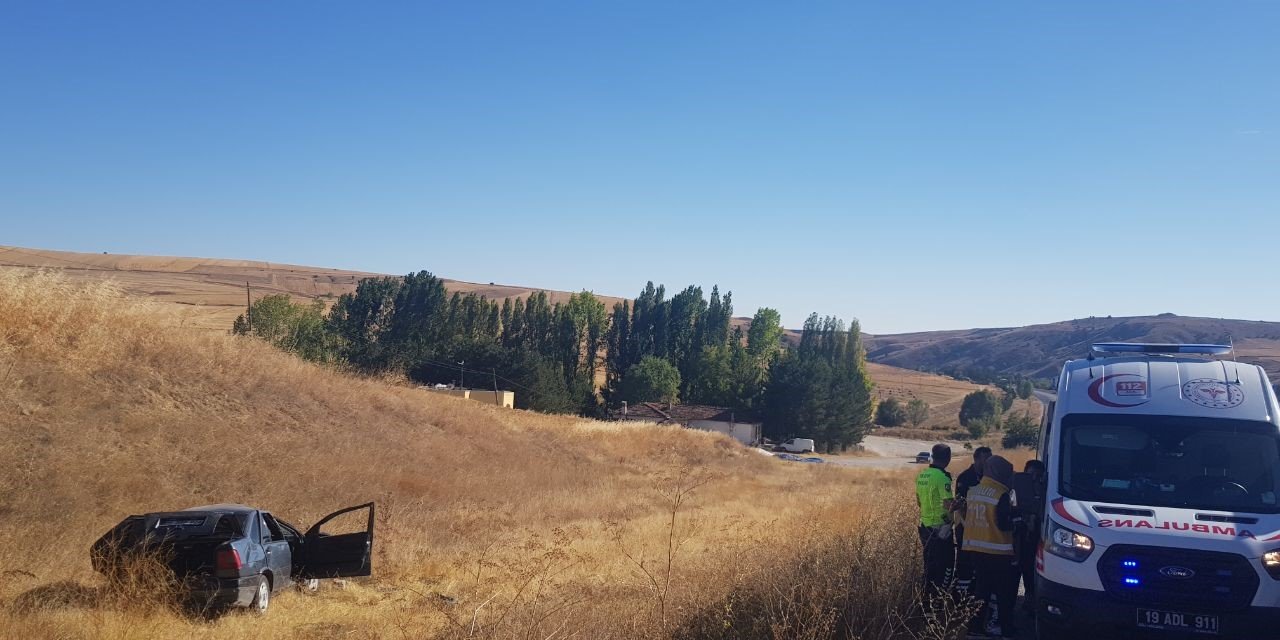 Kontrolden çıkan otomobil şarampole uçtu; 2 yaralı