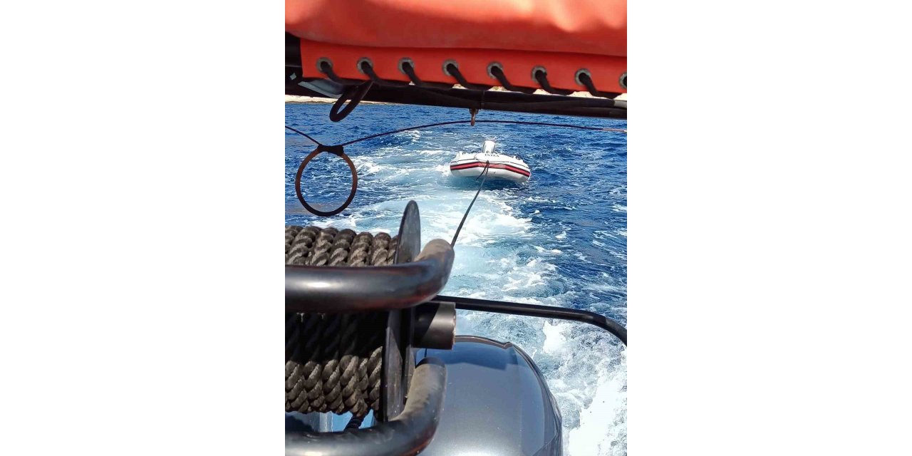Bodrum açıklarında sürüklenen botu KIYEM ekipleri kurtardı