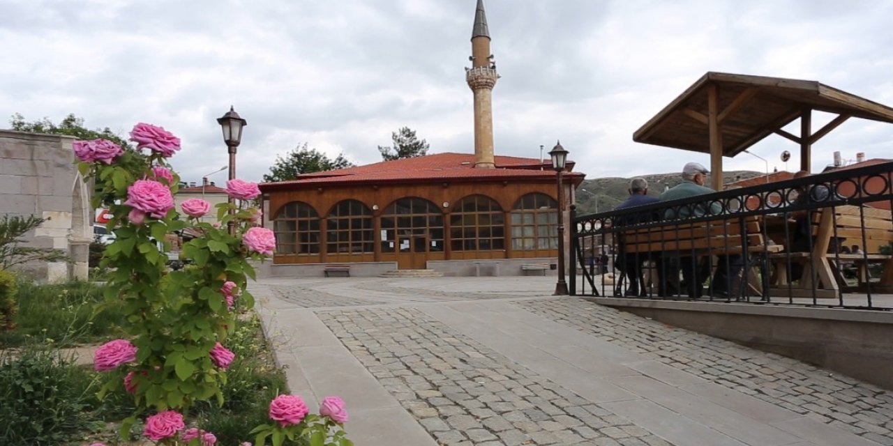 Gülabibey Camisi’nde 5,5 asırdır ezan sesi yükseliyor