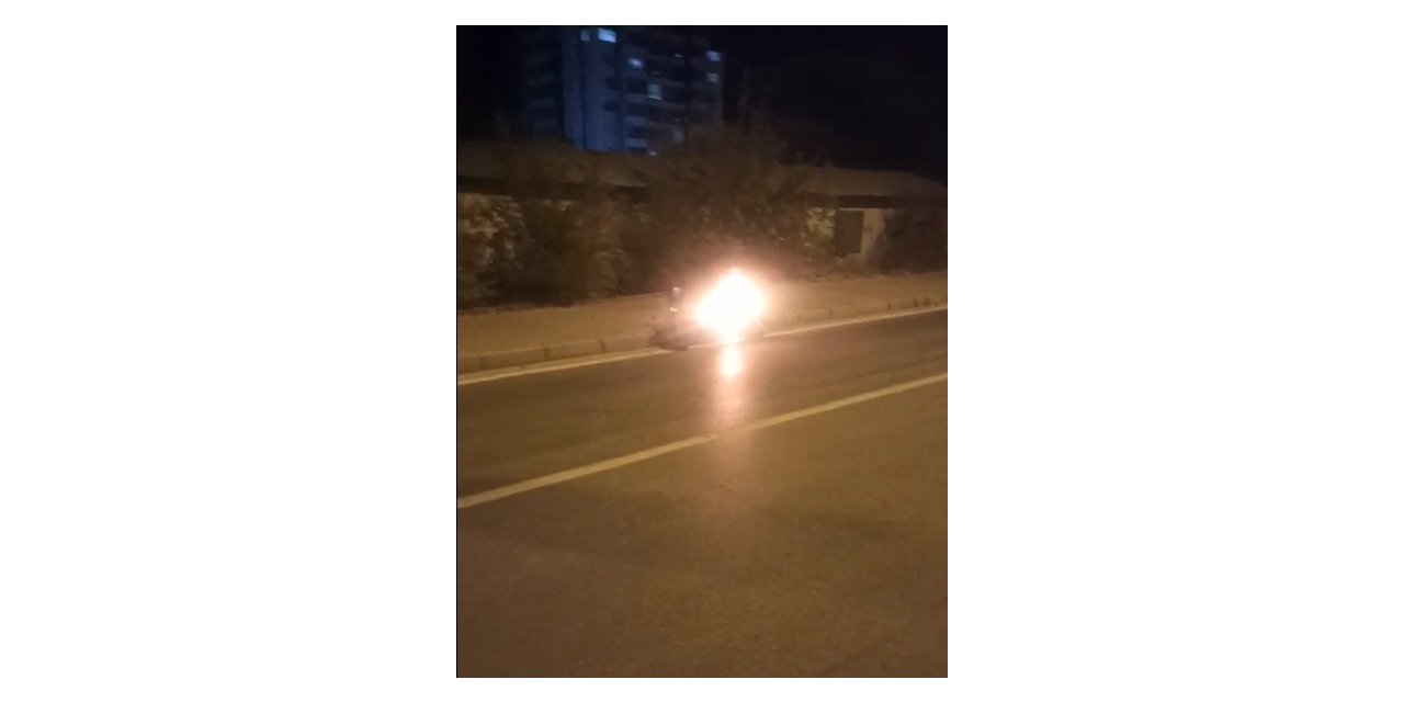Seyir halindeki motosiklet yandı