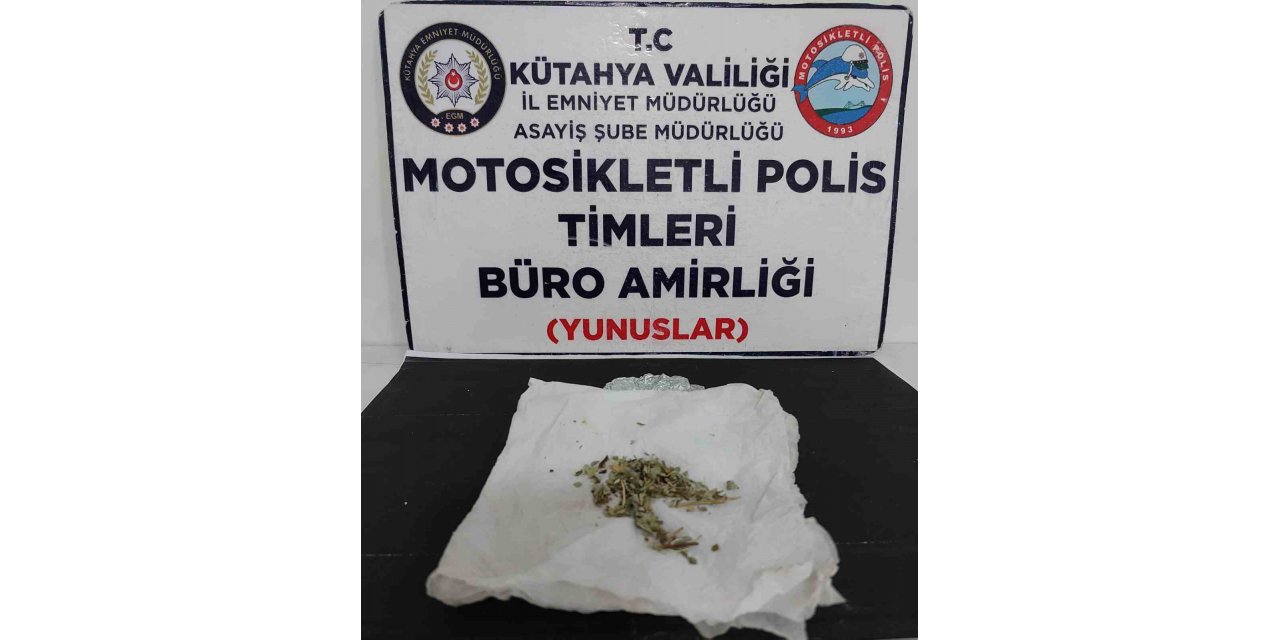 Kütahya’da motosikletli şahsın üzerinde uyuşturucu ele geçirildi
