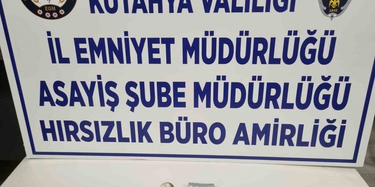 Kütahya’da şüphe üzerine durdurulan şahıstan uyuşturucu madde ele geçirildi