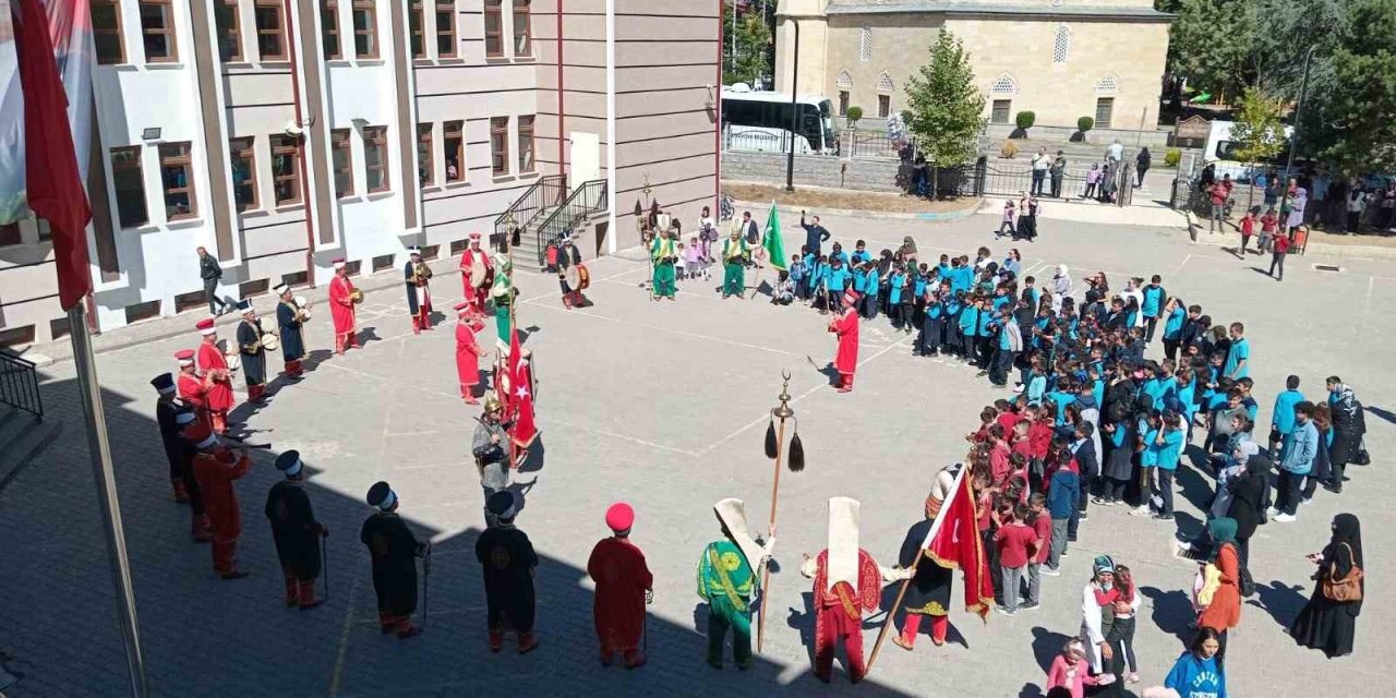 Mehteran gösterisine öğrencilerden yoğun ilgi