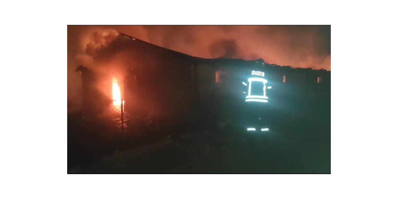 Elazığ’da ahır yangını