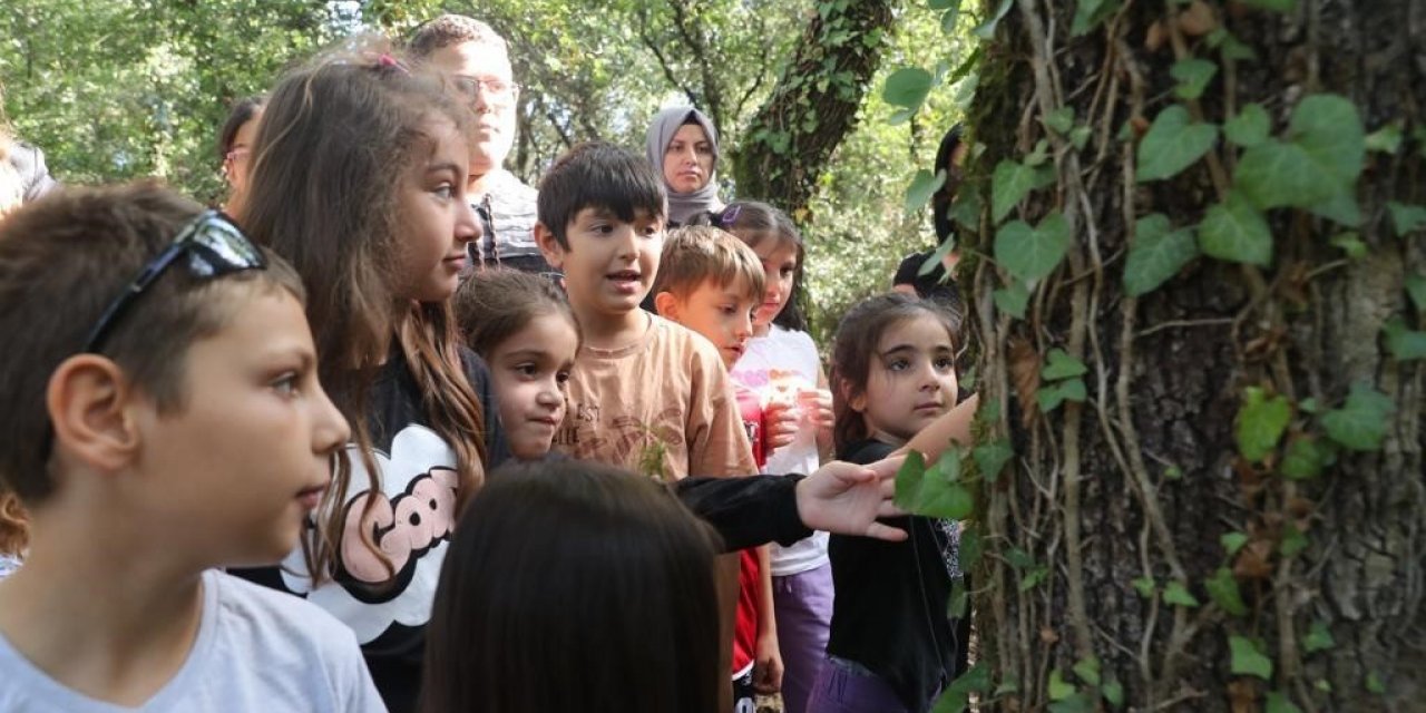 İşitme engelli çocuklar doğa ile buluştu