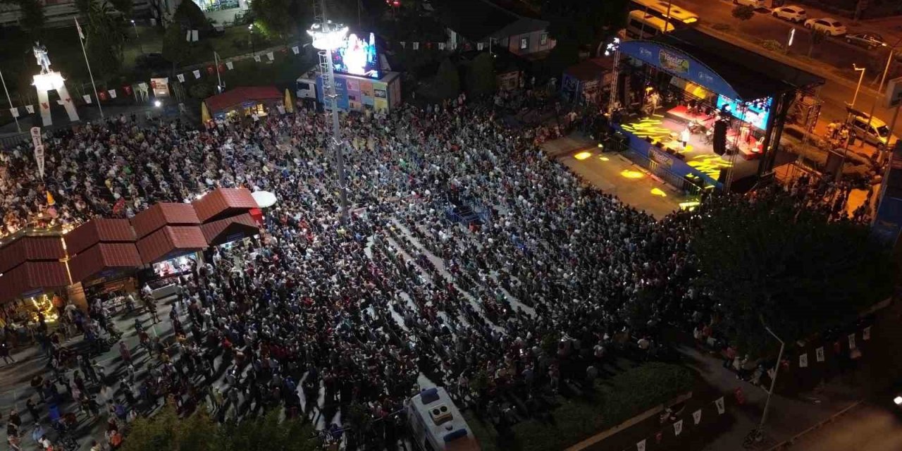 Türküler, ’Neşet Ertaş’ için söylendi