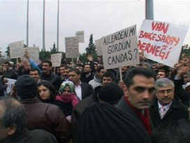 Kürtlerden 'Candaş' eylemi