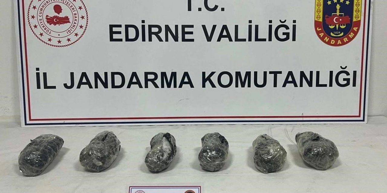 Şüphe üzerine durdurulan Bulgaristan plakalı araçtan 3 kilo uyuşturucu çıktı